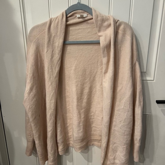 Garnet Hill medium cashmere LIGHT PINK Cardigan Sweater Cozy Knit - Picture 1 of 6
